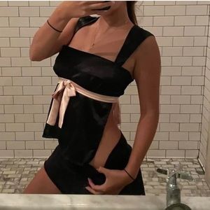 Enduring Kairos Casabella top in black/pink